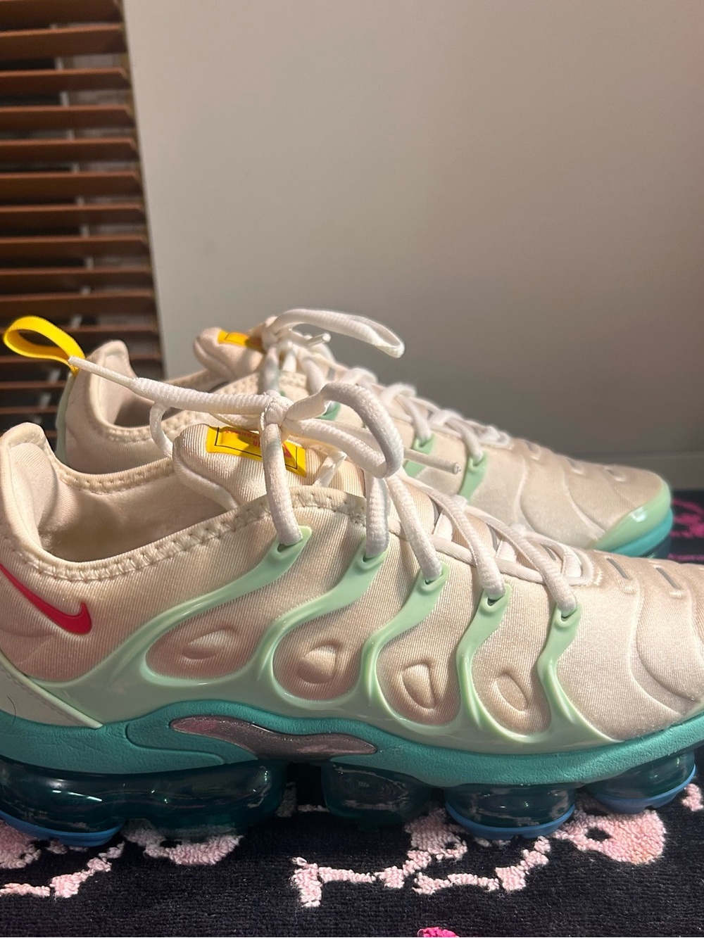 Nike Women's Vapor Max Cream Sneakers with Teal Midsole and Yellow Heel Tabs - Picture 5 of 5